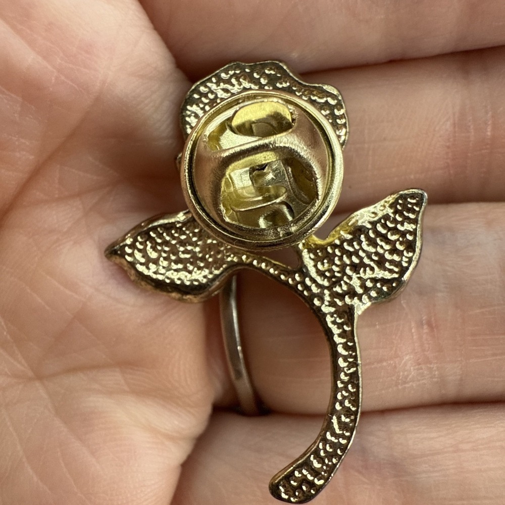 Vintage  Brushed Gold Tone Leaf Flower Rose Brooch Pin - Picture 3 of 6
